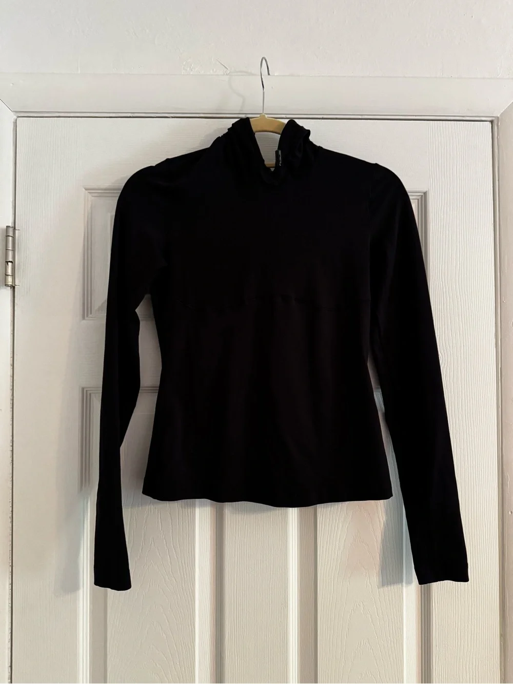 ALO Yoga Black Long-Sleeve Hooded Top